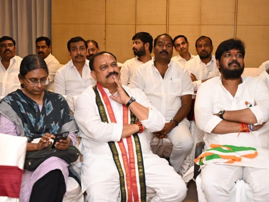 జూబ్లీహిల్స్ కాంగ్రెస్ మీటింగ్.. HIGH స్పీడ్