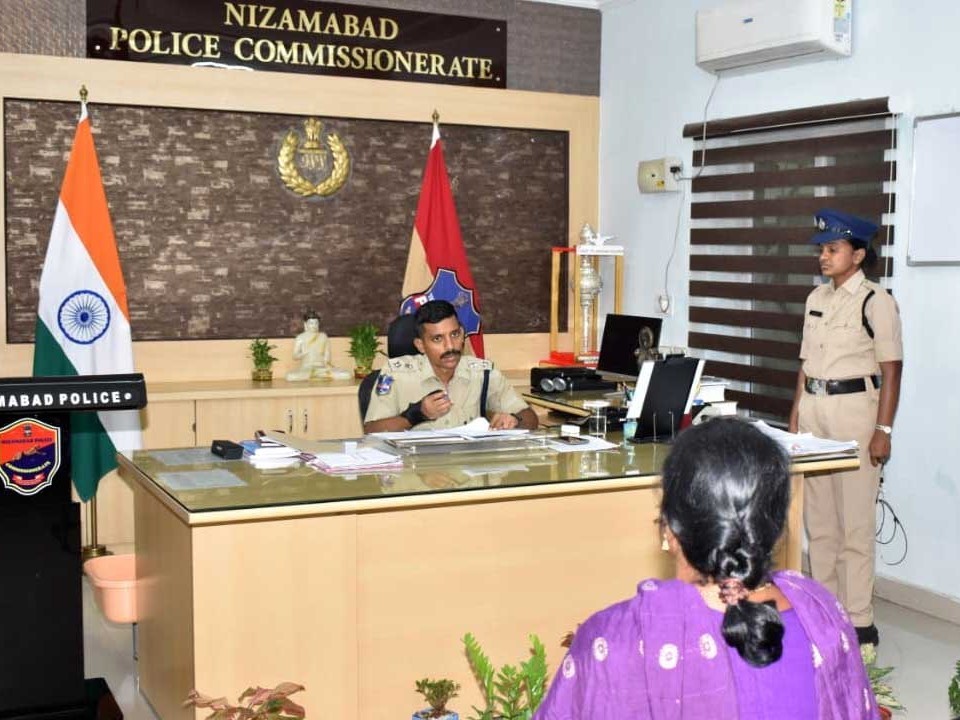 పోలీసు సేవలను నిర్భయంగా వియోగించుకోవాలి: CP