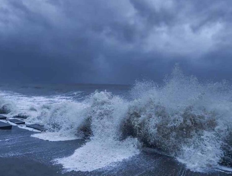 మొంథా తుఫాను దిశ మారకపోవచ్చు!