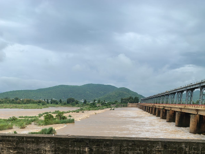 గొట్టా బ్యారేజీలో నిలకడగా వరద నీరు