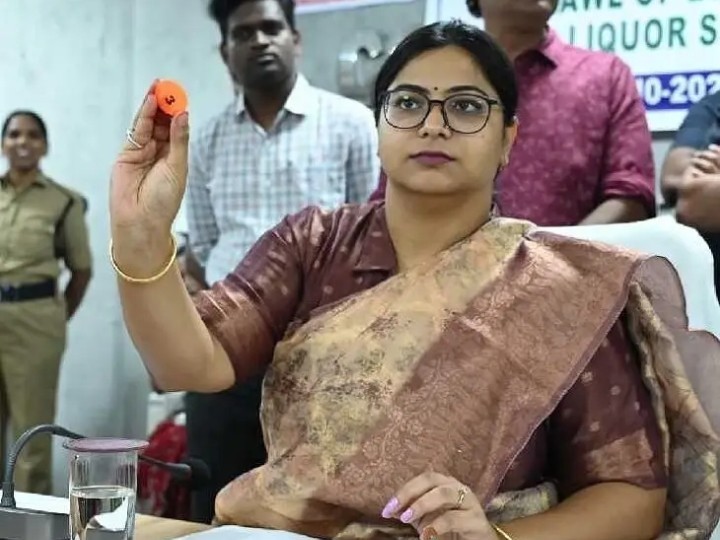 మహిళలను వరించిన లక్కీ డ్రా