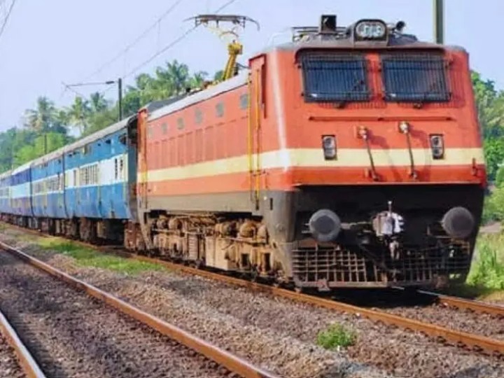 ‘మొంథా’ తుఫాను ఎఫెక్ట్.. 43 రైళ్లు రద్దు