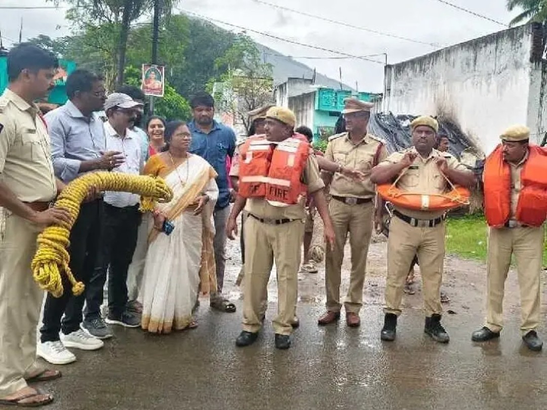 వరద వస్తే తీసుకోవాల్సిన జాగ్రత్తలు వివరించిన అధికారులు