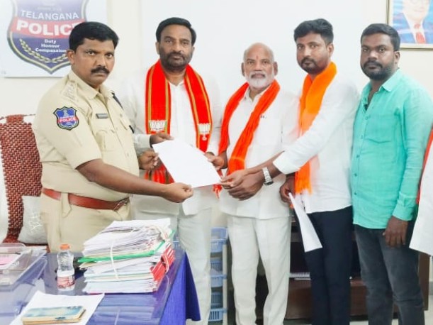 బీజేపీ కార్యాలయంపై గుర్తు తెలియని వ్యక్తుల దాడి