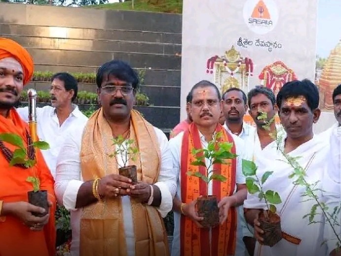 మల్లన్న భక్తులకు ఉచితంగా వృక్ష ప్రసాదం
