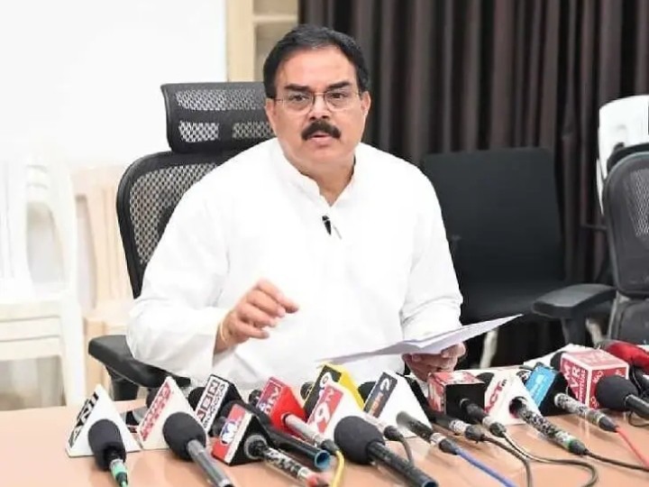 ‘రైతు సేవా కేంద్రాల్లో టార్పాలిన్లు వాడుకోవాలి’