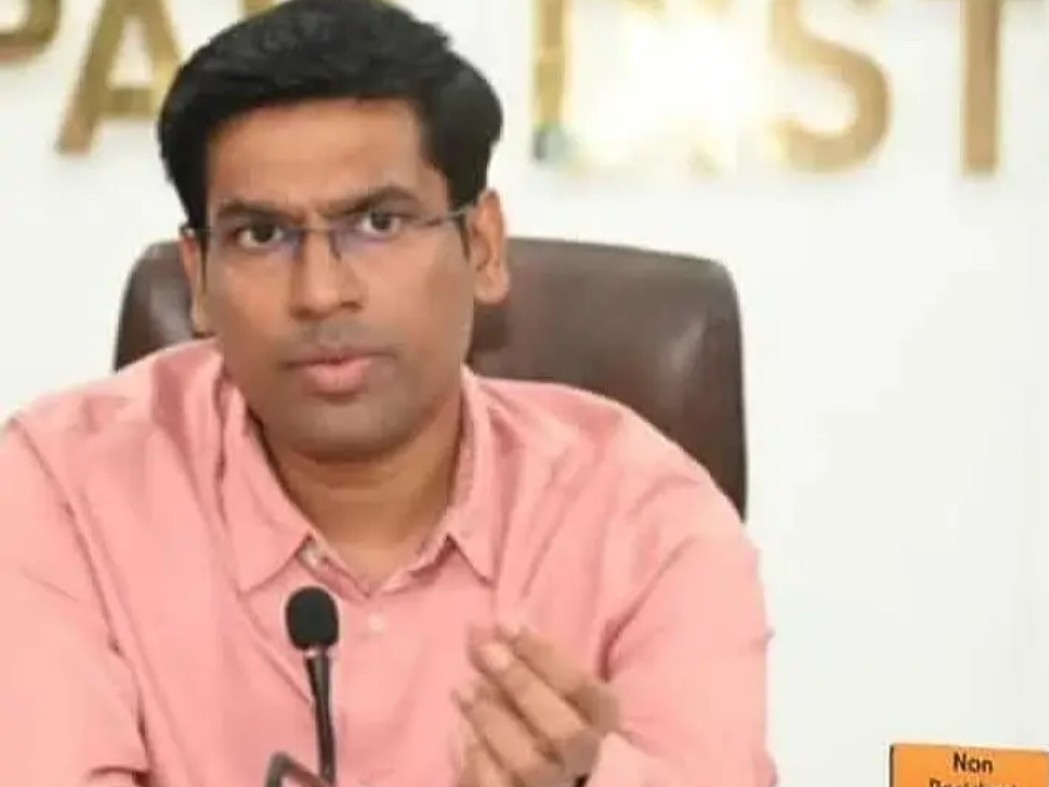 జిల్లాలో కంట్రోల్ రూం ఫోన్ నంబర్లు ఇవే!