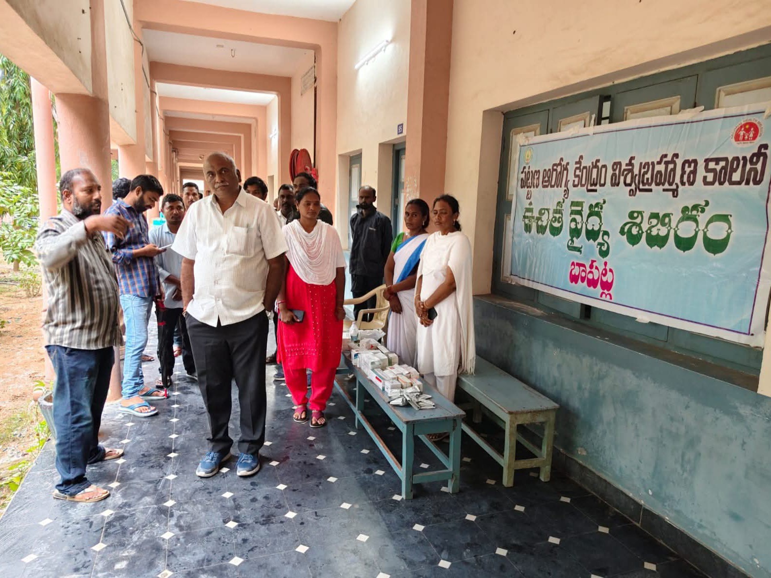 పునరావాస కేంద్రం సందర్శించిన కమిషనర్