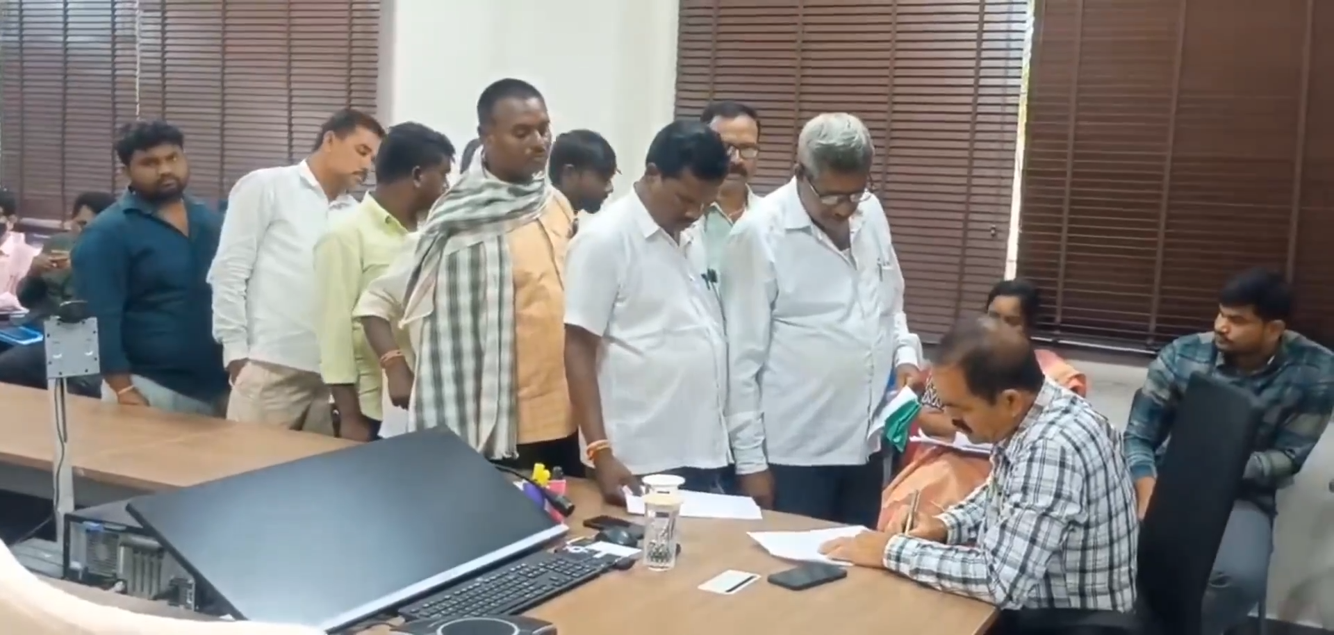 VIDEO: ప్రజావాణి దరఖాస్తులను పరిష్కరించేందుకు కృషి