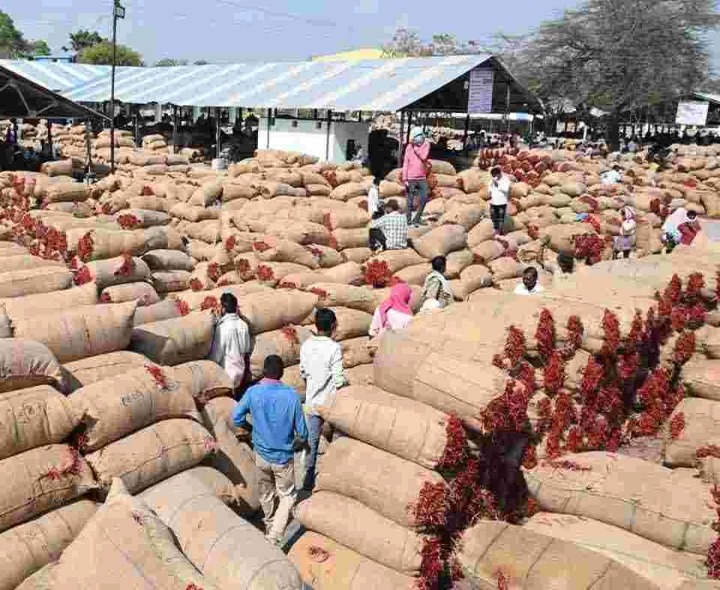 స్వల్పంగా పెరిగిన ఏసీ మిర్చి ధర