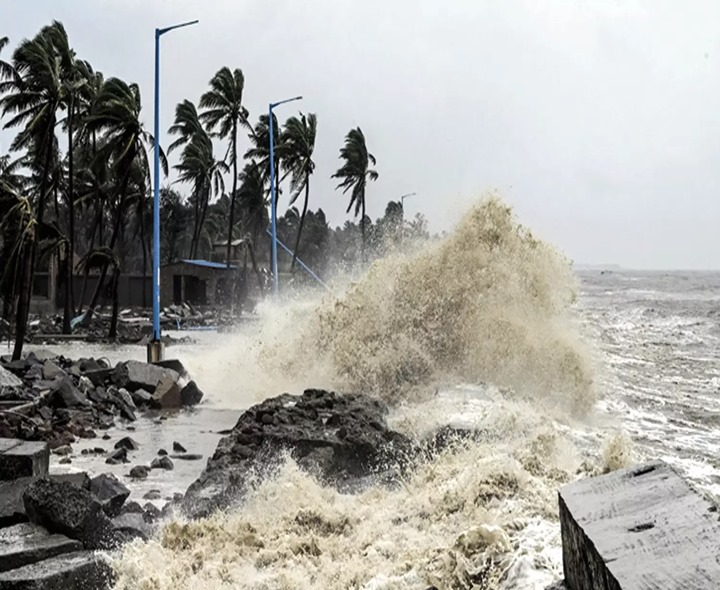 ఉప్పాడలో అల్లకల్లోలంగా సముద్రం