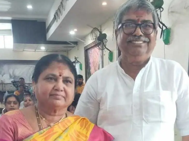 రెండు షాపులకు టెండర్లు దక్కించుకున్న.. దంపతులు