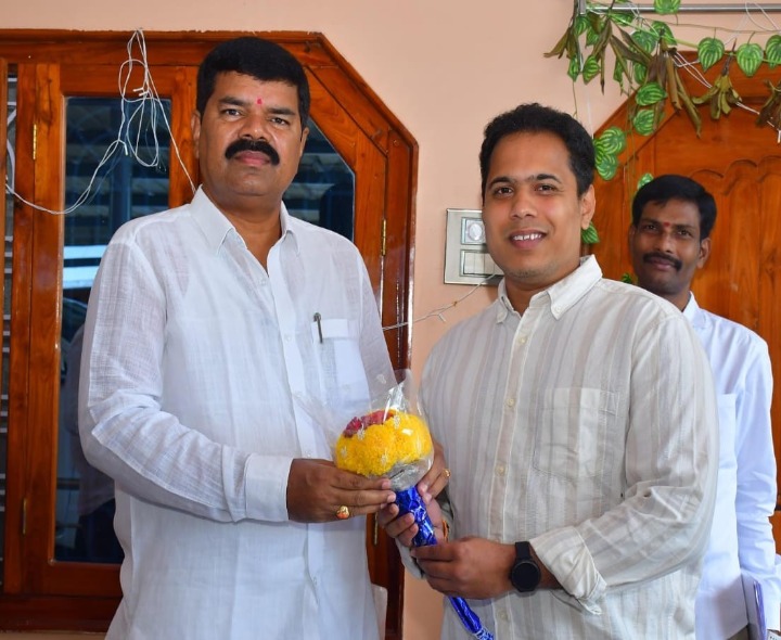 ఎమ్మెల్యే పాయంను కలిసిన నూతన ఎంపీడీవో
