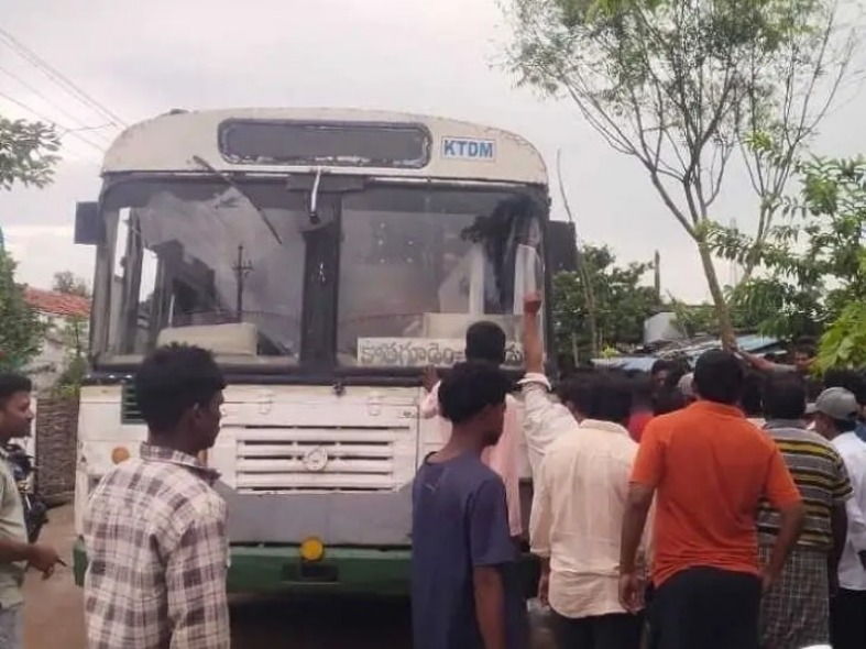 రోడ్డు ప్రమాదం.. ముగ్గురికి గాయాలు