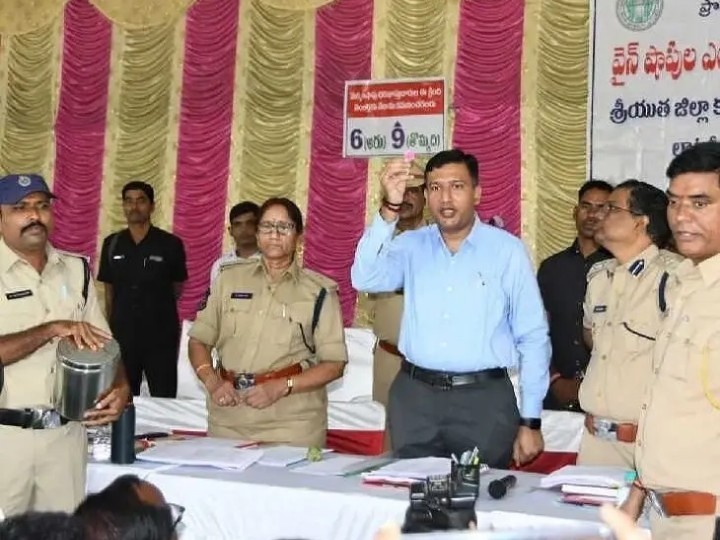 నారీమణులకు దక్కిన 10 మద్యం షాపులు
