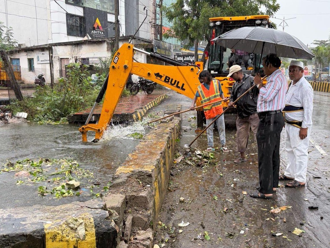 ముందస్తు చర్యలను చేపట్టిన నగరపాలక సంస్థ కమిషనర్