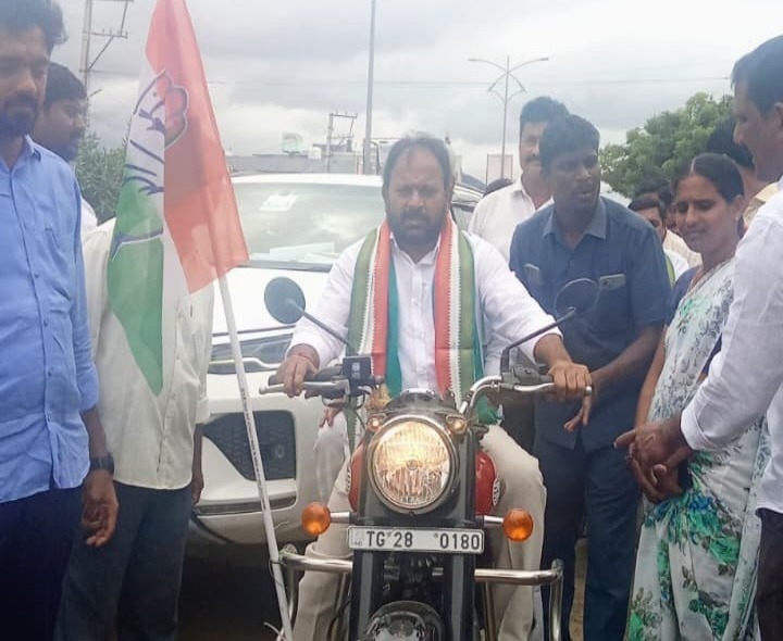 మంత్రి పుట్టినరోజు.. బైక్ ర్యాలీ‌లో పాల్గొన్న ఎమ్మెల్యే