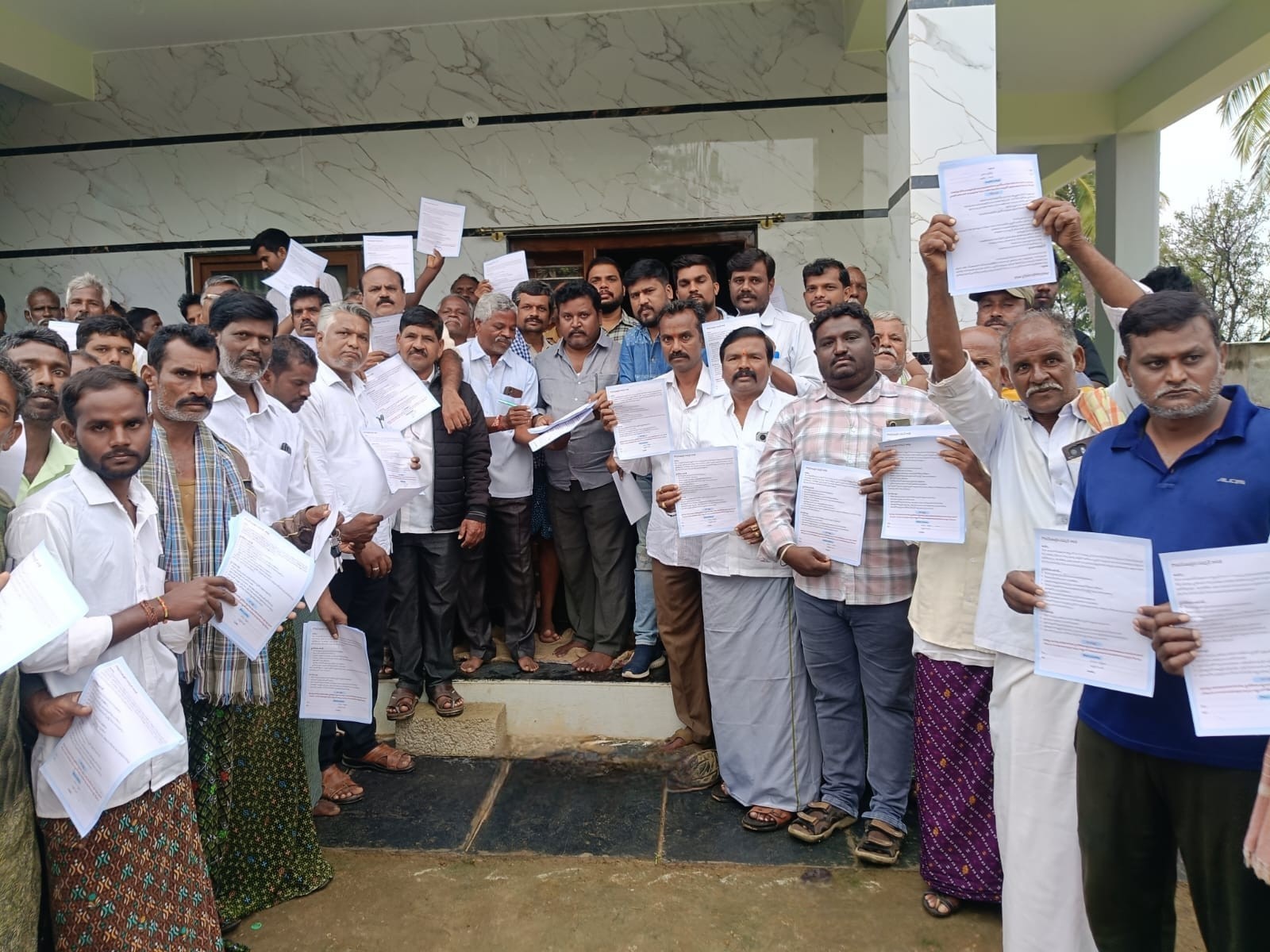 సోమందేపల్లిలో కోటి సంతకాల సేకరణ కార్యక్రమం