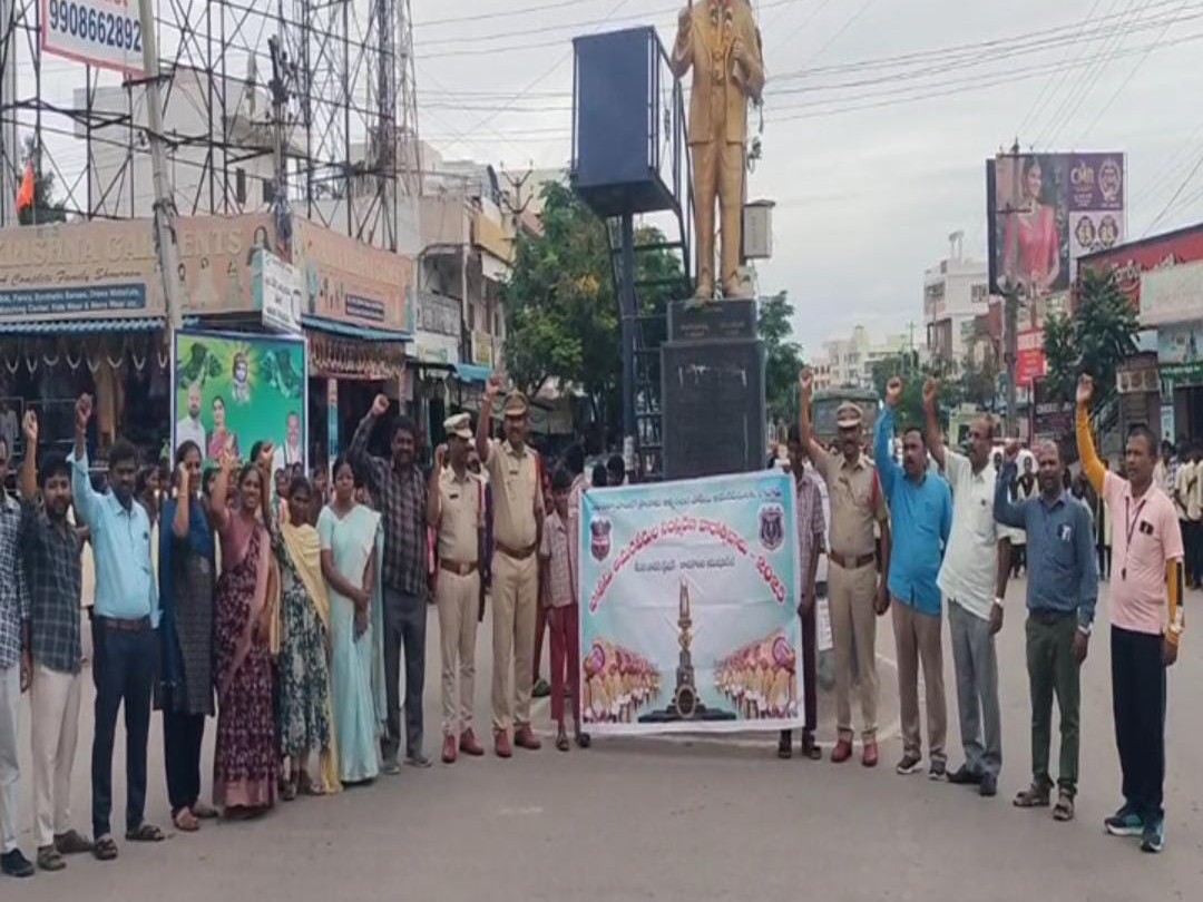 పోలీస్ అమరవీరులకు నివాళులు