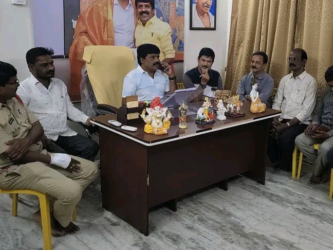 ప్రాణ నష్టం జరగకుండా అప్రమత్తంగా ఉండండి:  MLA