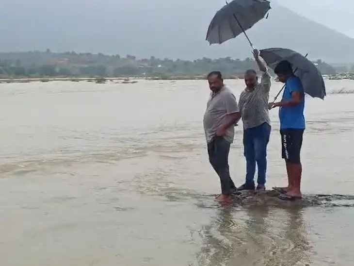 చెయ్యేరు నది ఉధృతిని పరిశీలించిన TDP నేత
