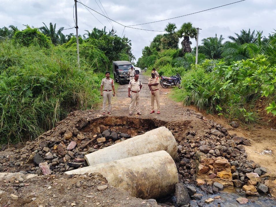 ‘వాగులు దాటే ప్రయత్నం చెయ్యొద్దు’