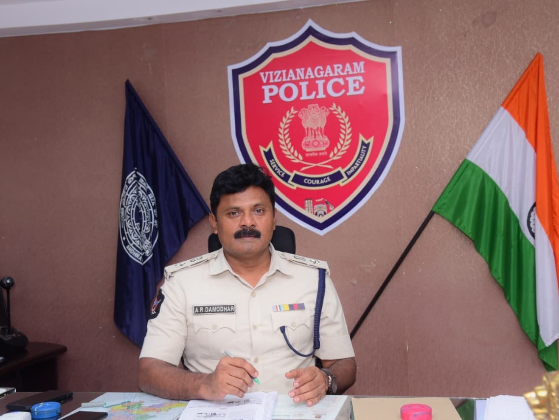 తప్పుడు వార్తలు పోస్ట్ చేస్తే చర్యలు తప్పవు: ఎస్పీ