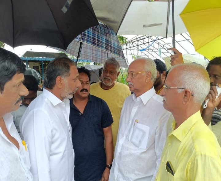 ప్రజలకు అండగా ఉన్నాం: మంత్రి