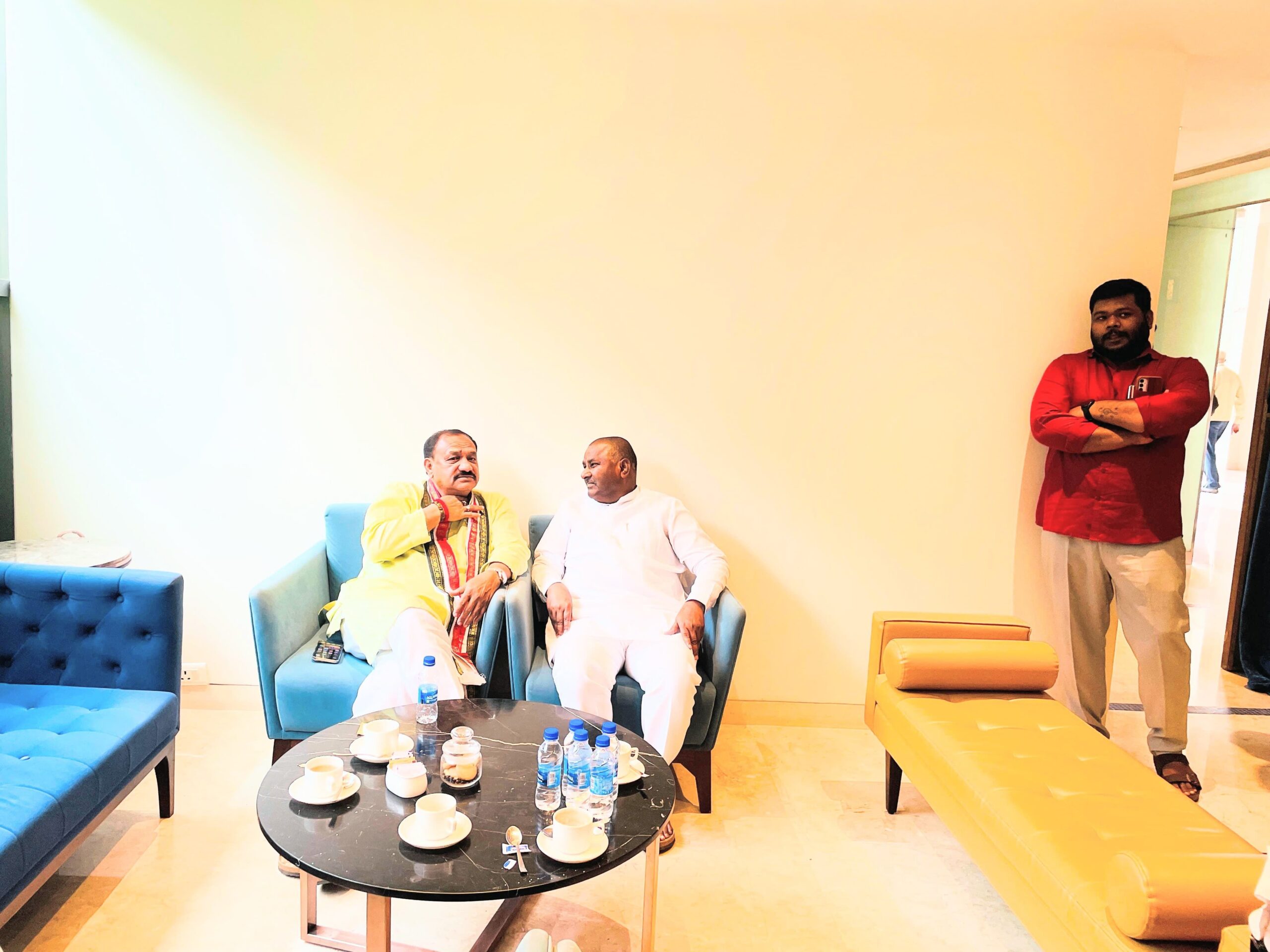 టీపీసీసీ చీఫ్‌తో సమావేశమైన నర్సంపేట ఎమ్మెల్యే