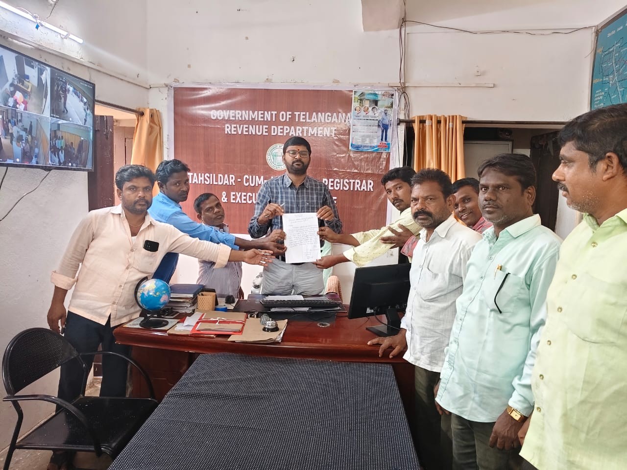 ‘పందుల భారీ నుంచి కాపాడండి’