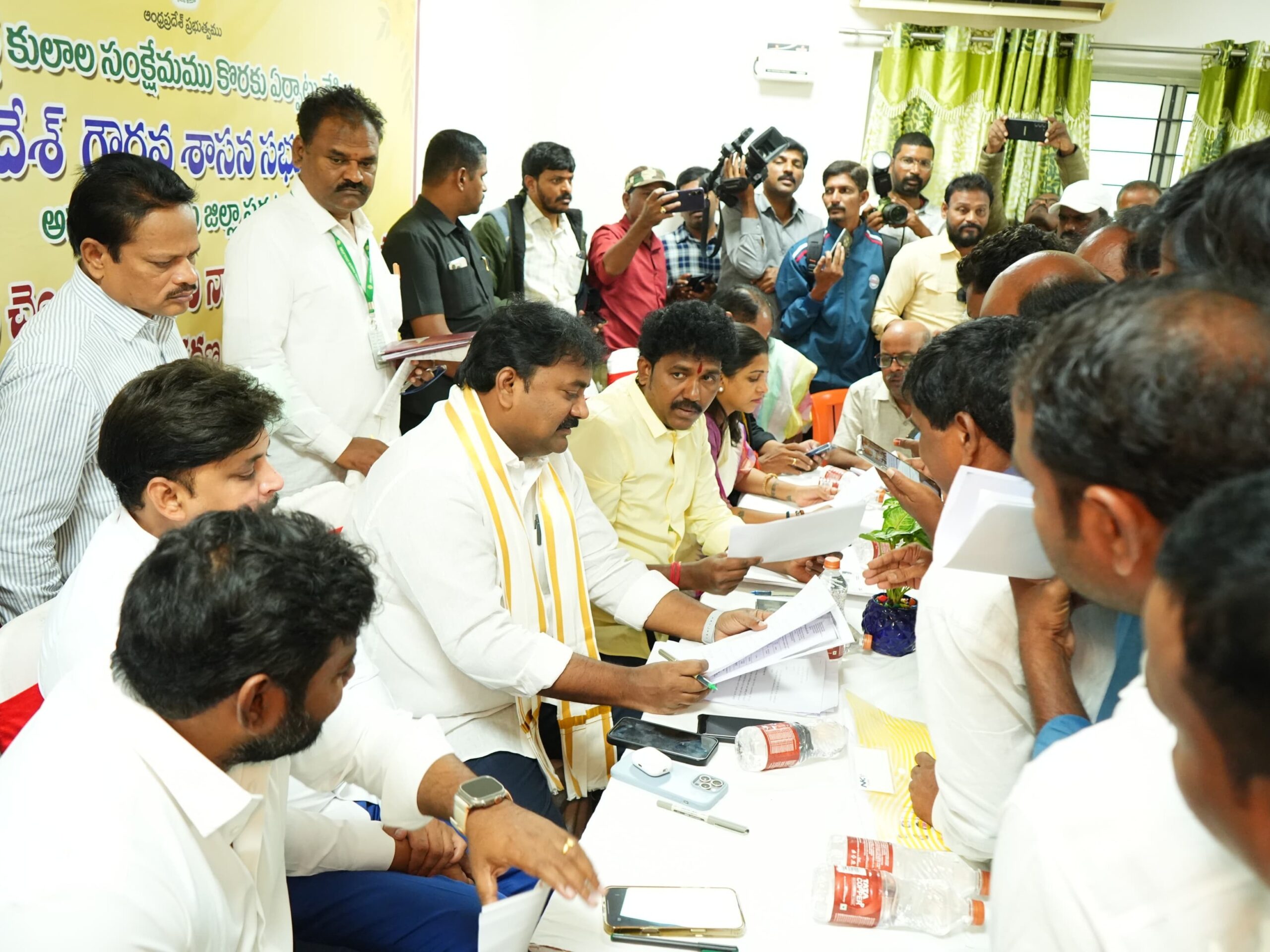‘పేద ప్రజల సమస్యలను పరిష్కరించండి’