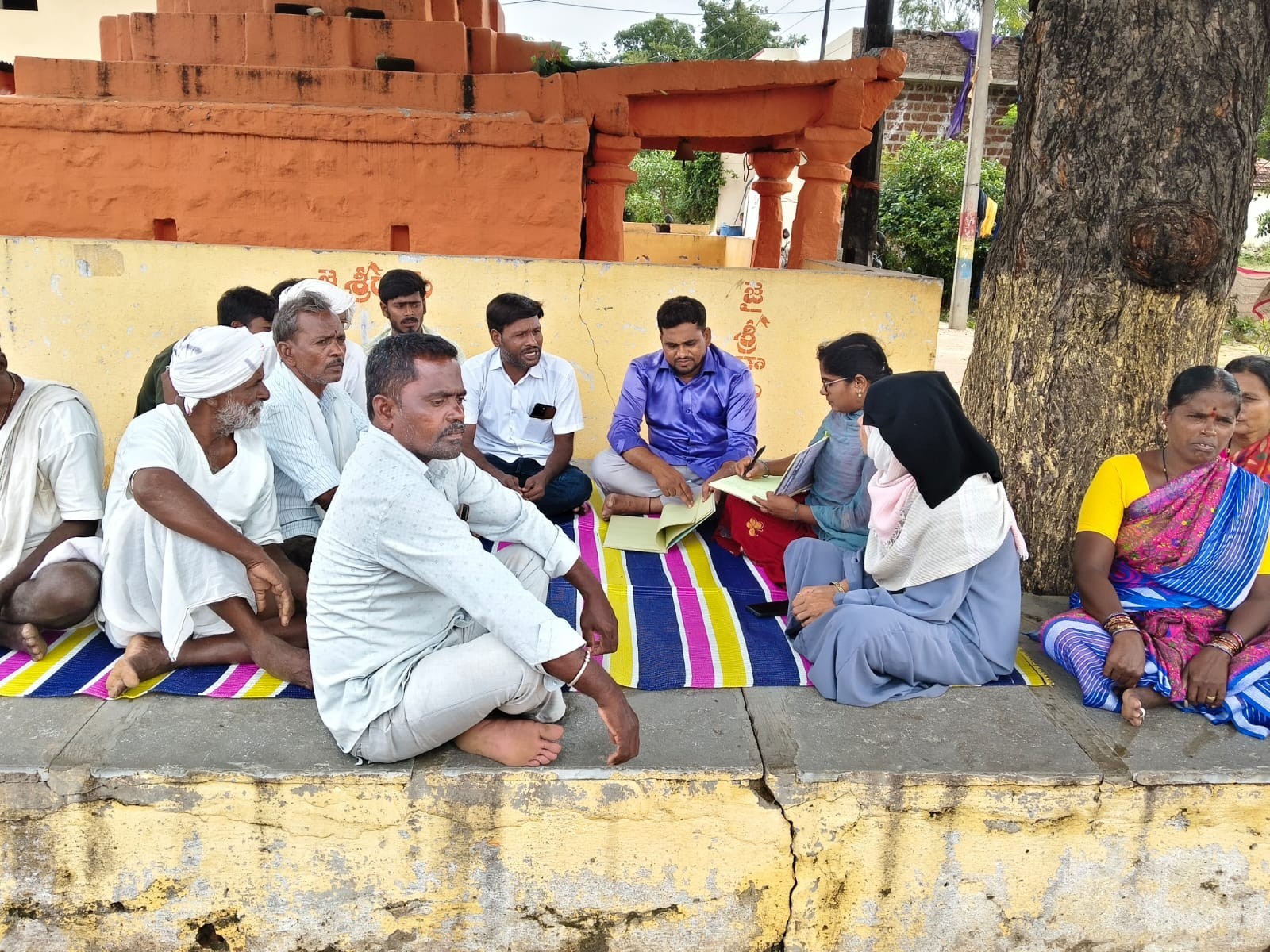 ఉపాధి హామీ పథకం పనులపై గ్రామసభ