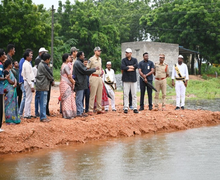 నందలూరు చెరువును పరిశీలించిన కలెక్టర్