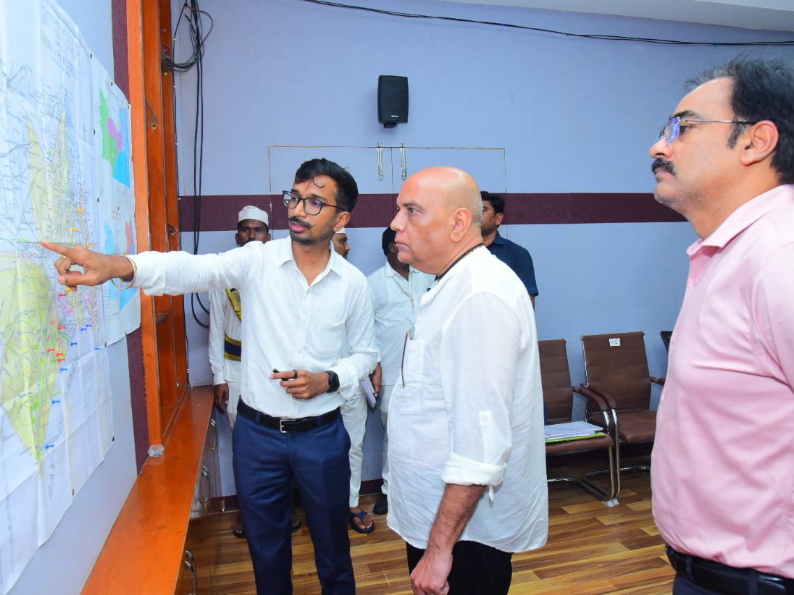 సహాయక చర్యలను సమీక్షించిన సిసోడియా