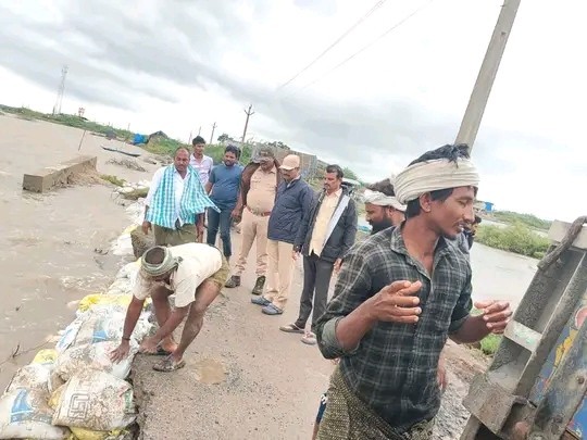 ప్రజల రక్షణ కోసం ముందస్తు చర్యలు చేపట్టిన పోలీసులు