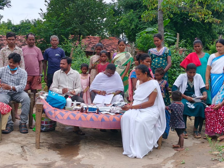 ఆదివాసి గ్రామాలలో హెల్త్ క్యాంప్ నిర్వహణ