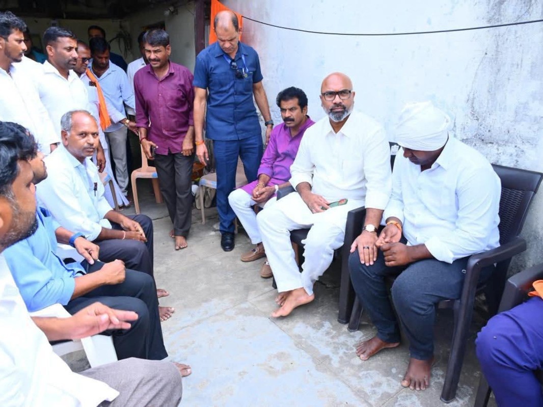 భాధిత కుటుంబాన్ని పరామర్శించిన ఎంపీ