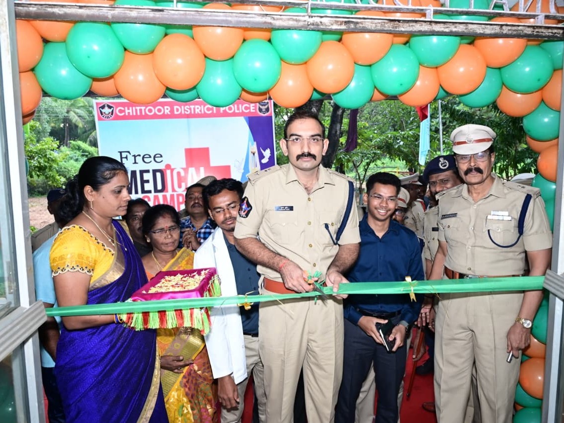 ఉచిత వైద్య, రక్తదాన శిబిరాన్ని ప్రారంభించిన ఎస్పీ