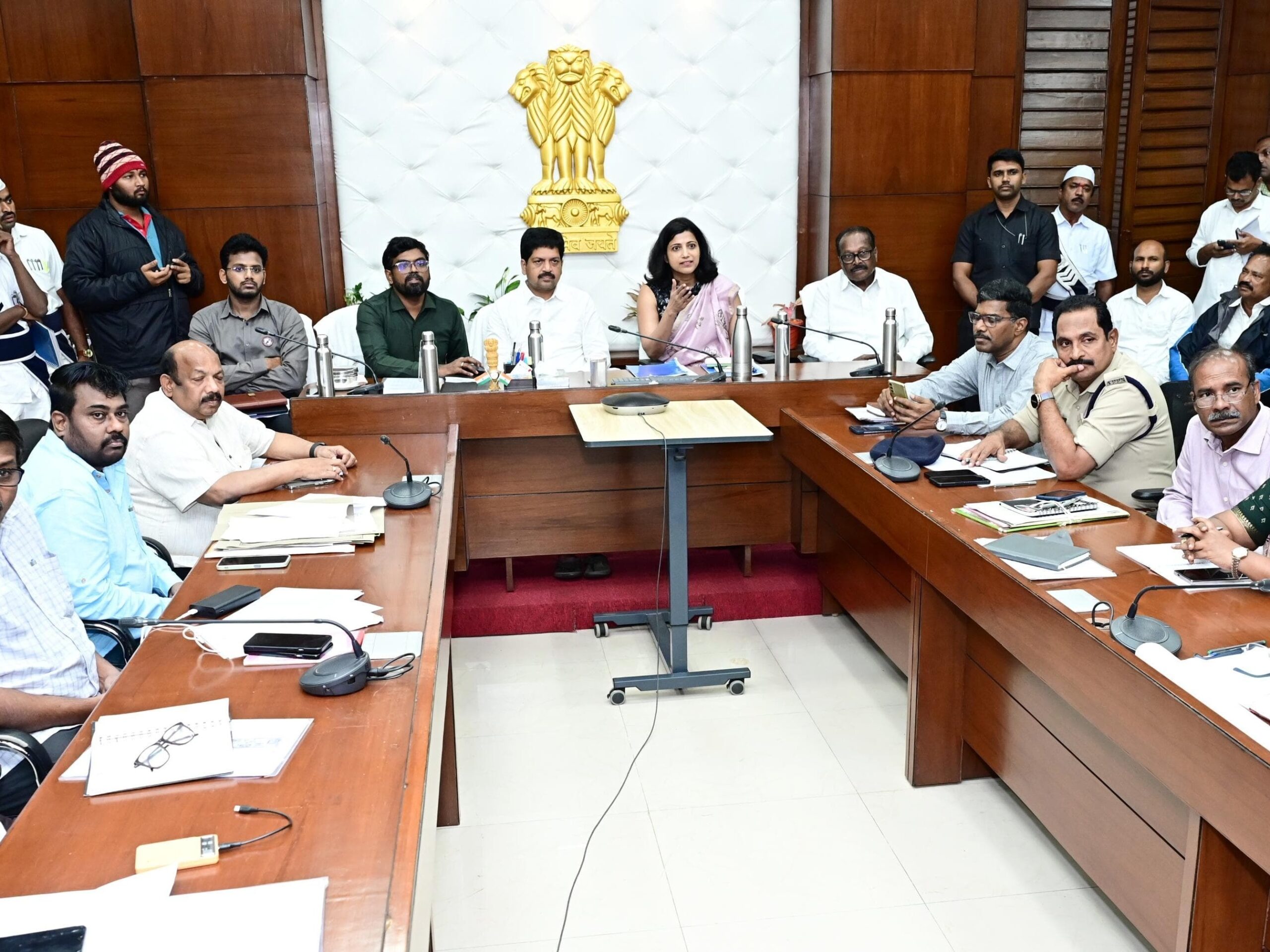 తుఫాను పరిస్థితులను ఎదుర్కొనేందుకు సిద్ధంగా ఉన్నాం: మంత్రి