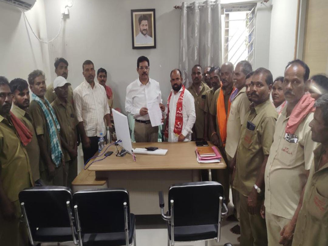 కార్మికుల సమస్యలు పరిష్కరించాలని కమిషనర్‌కు వినతి