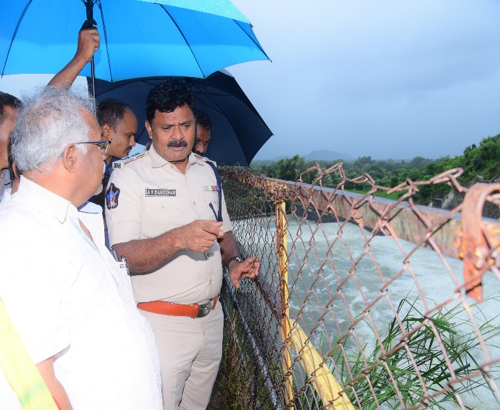 తాటిపూడి రిజర్వాయర్ ను పరిశీలించిన ఎస్పీ