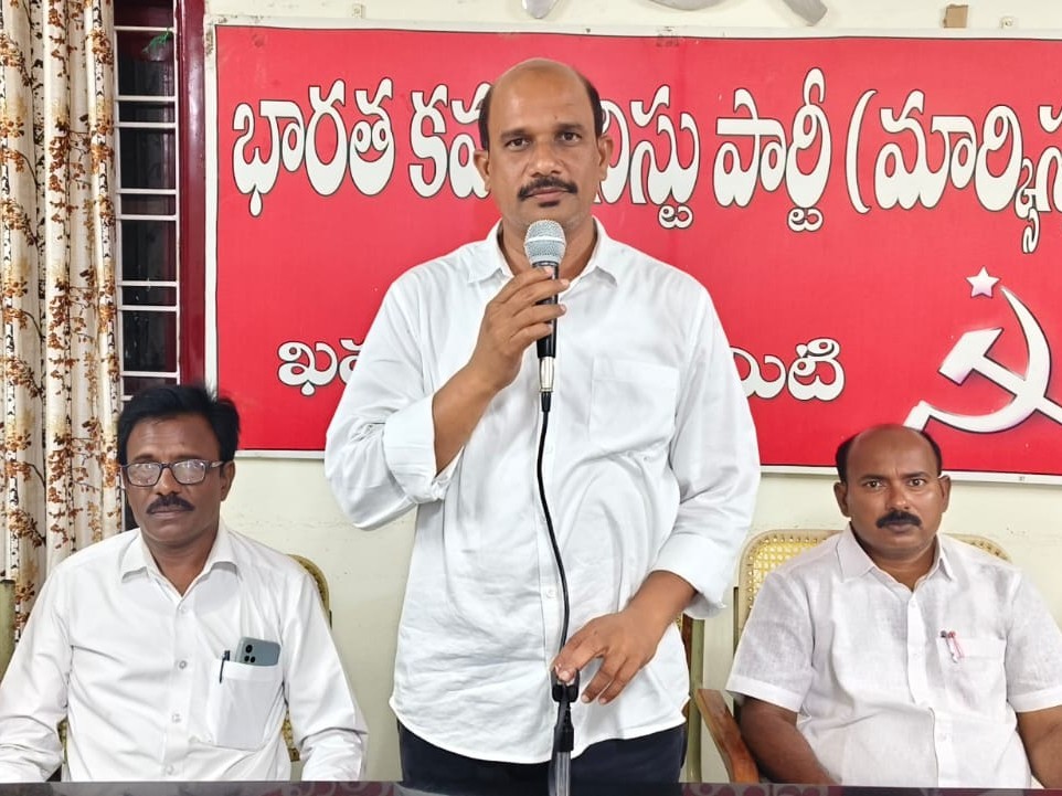 ‘ఇందిరమ్మ ఇంటి పథకం నత్త నడకన సాగుతుంది’
