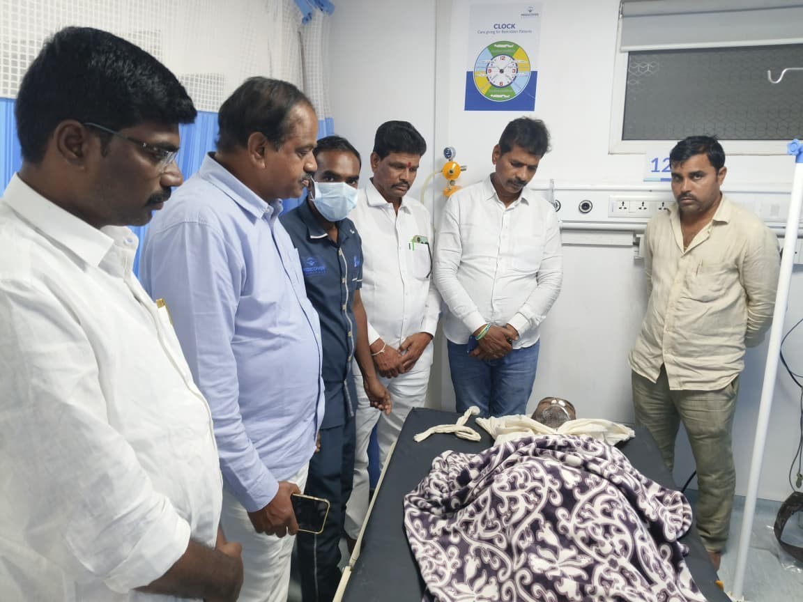 గుండెపోటుతో మాజీ సర్పంచ్ BRS సీనియర్ నేత మృతి