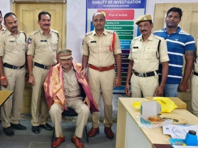 ఉద్యోగికి చేసిన సేవలే గుర్తింపునిస్తాయి: ఎస్సై