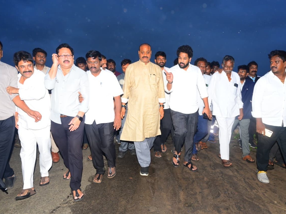 ఓడలరేపు సముద్ర తీరంలో పర్యటించిన మంత్రి