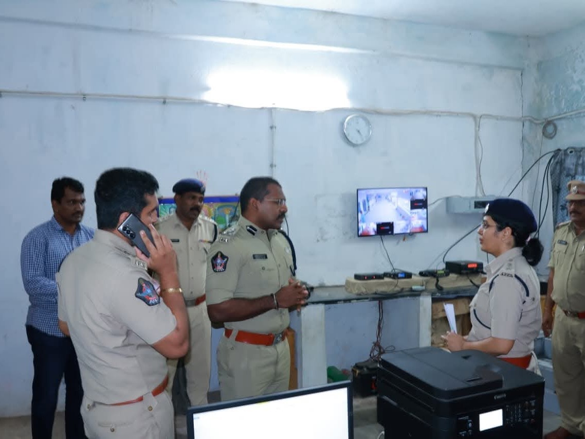 అమలాపురంలో కమాండ్ కంట్రోల్ రూమ్ ఏర్పాటు