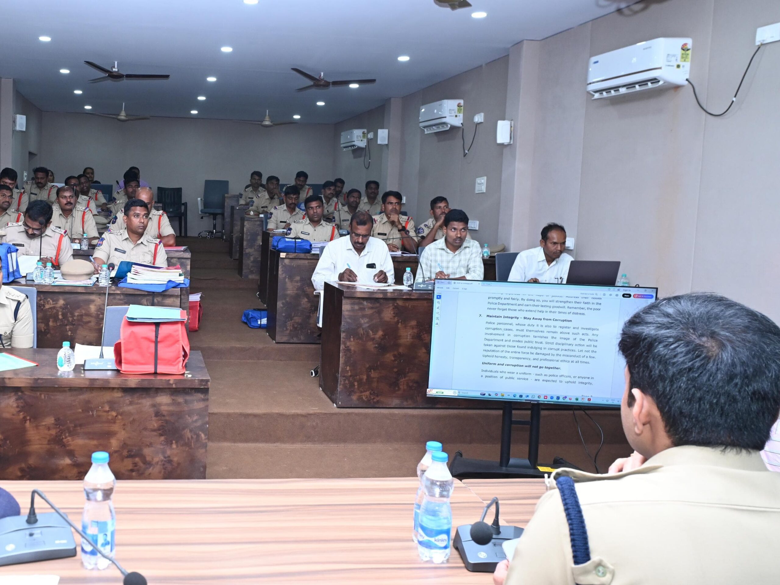 నెలవారి నేర సమీక్ష సమావేశం నిర్వహించిన జిల్లా ఎస్పీ