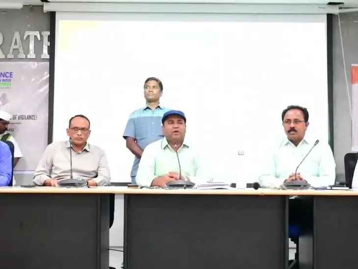 అవినీతికి తావు  లేకుండా పాలన: కలెక్టర్