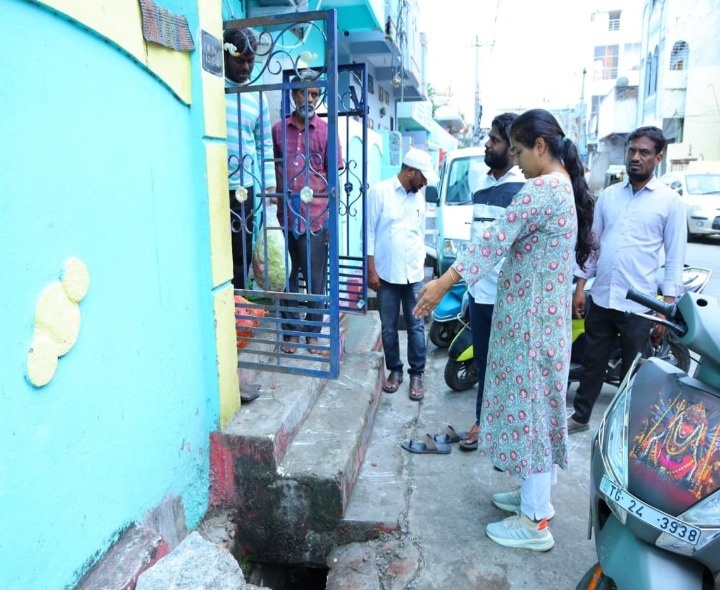 సానిటేషన్ పనులు పరిశీలించిన GWMC కమిషనర్