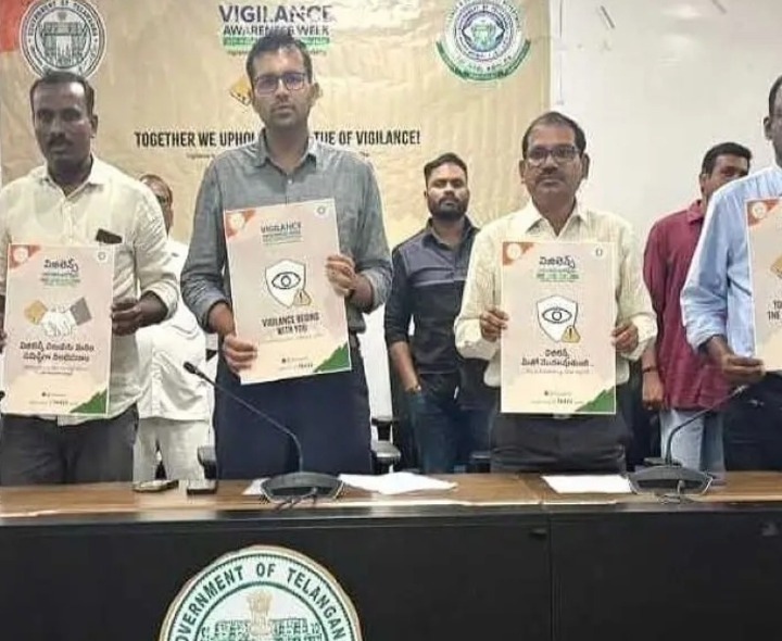 ప్రతి ఉద్యోగి అవినీతి రహితంగా పని చేయాలి: కలెక్టర్